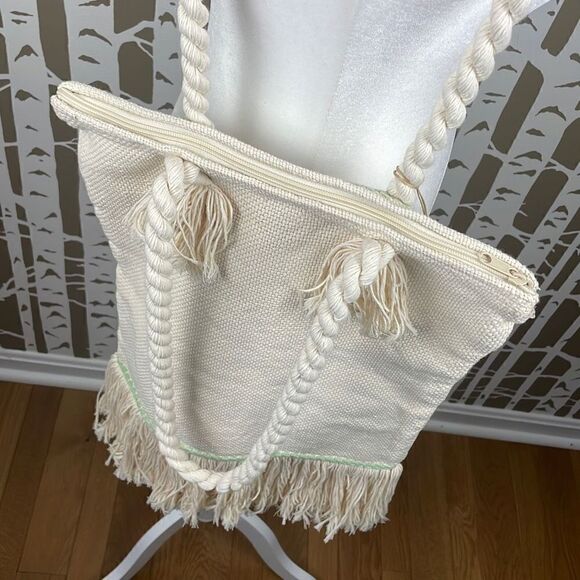 Altos de Chavon Woven Fringed Trim Market Tote - Picture 5 of 12